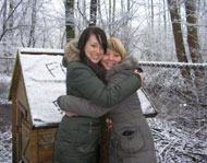 Fleur en Bianca vinden het ook fijn in de sneeuw